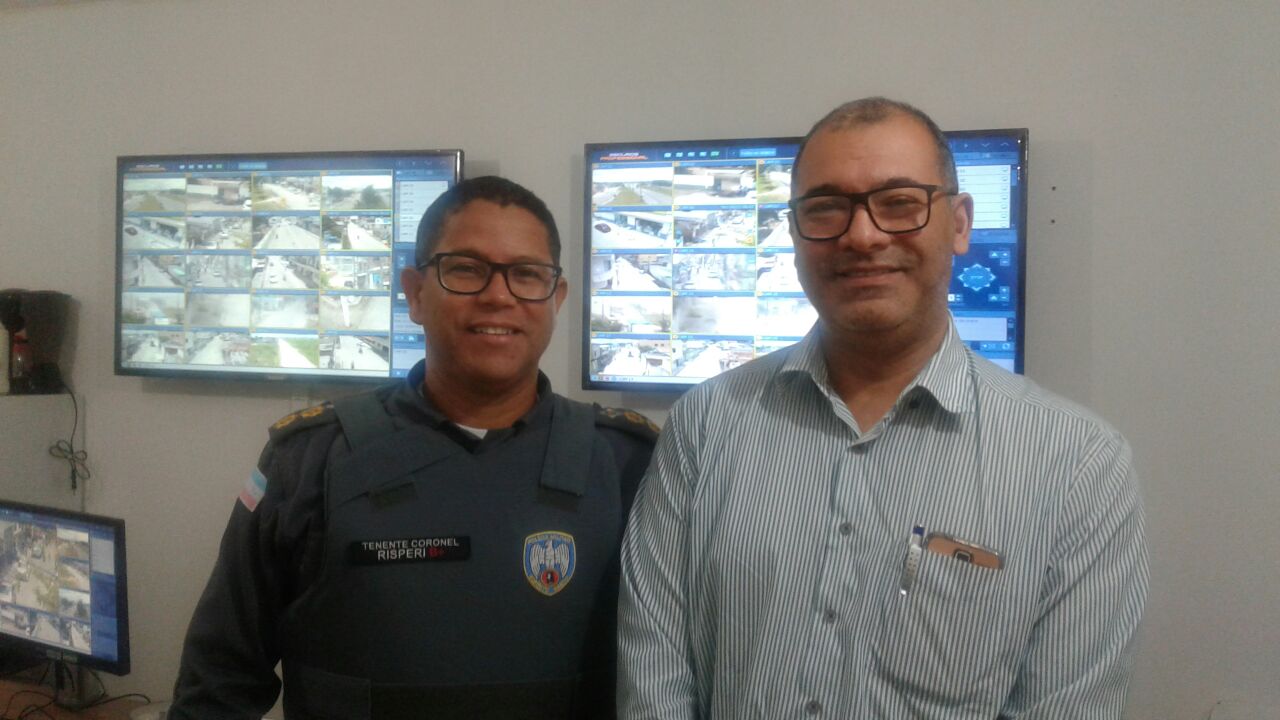 Tenente Coronel Rísperi ao lado do secretario municipal de adminsitração Reofran Pereira dos Santos