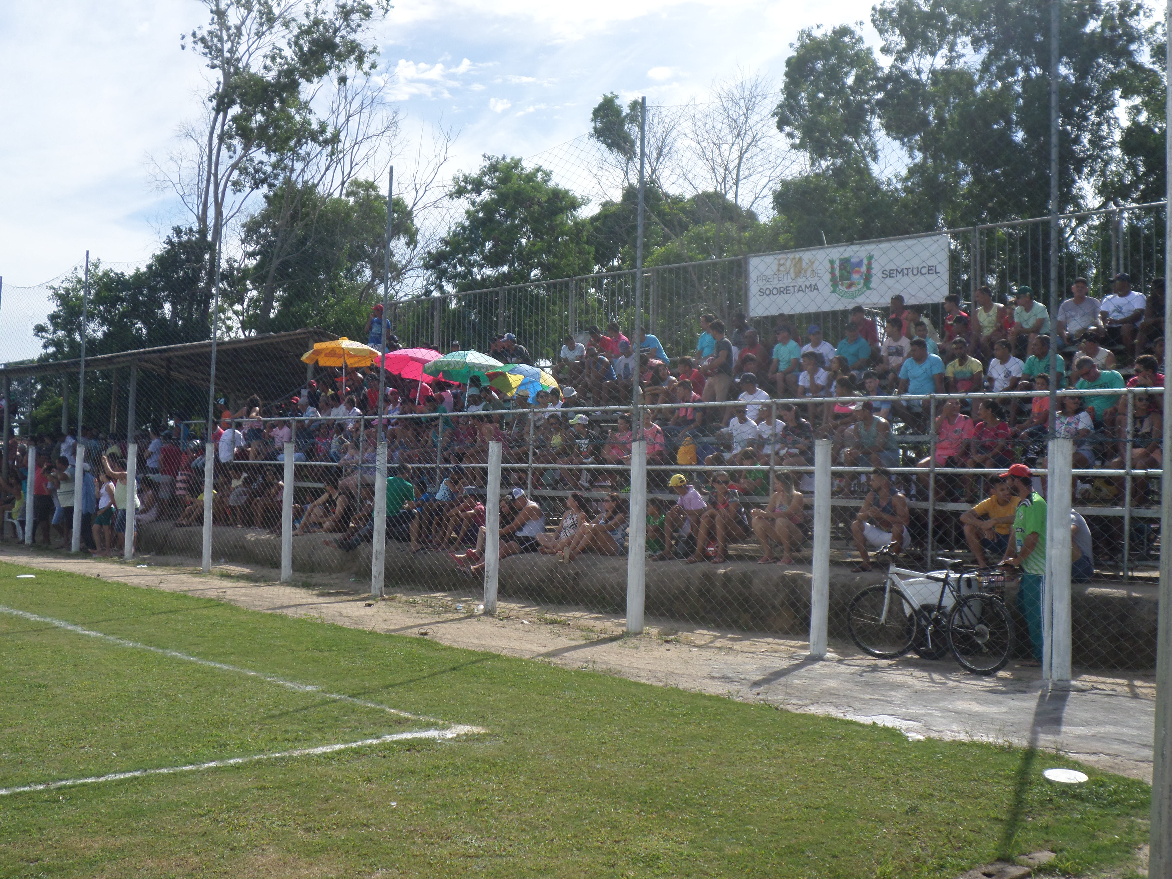 A torcida lotou o Campo Machadão para prestigiar a grande final.