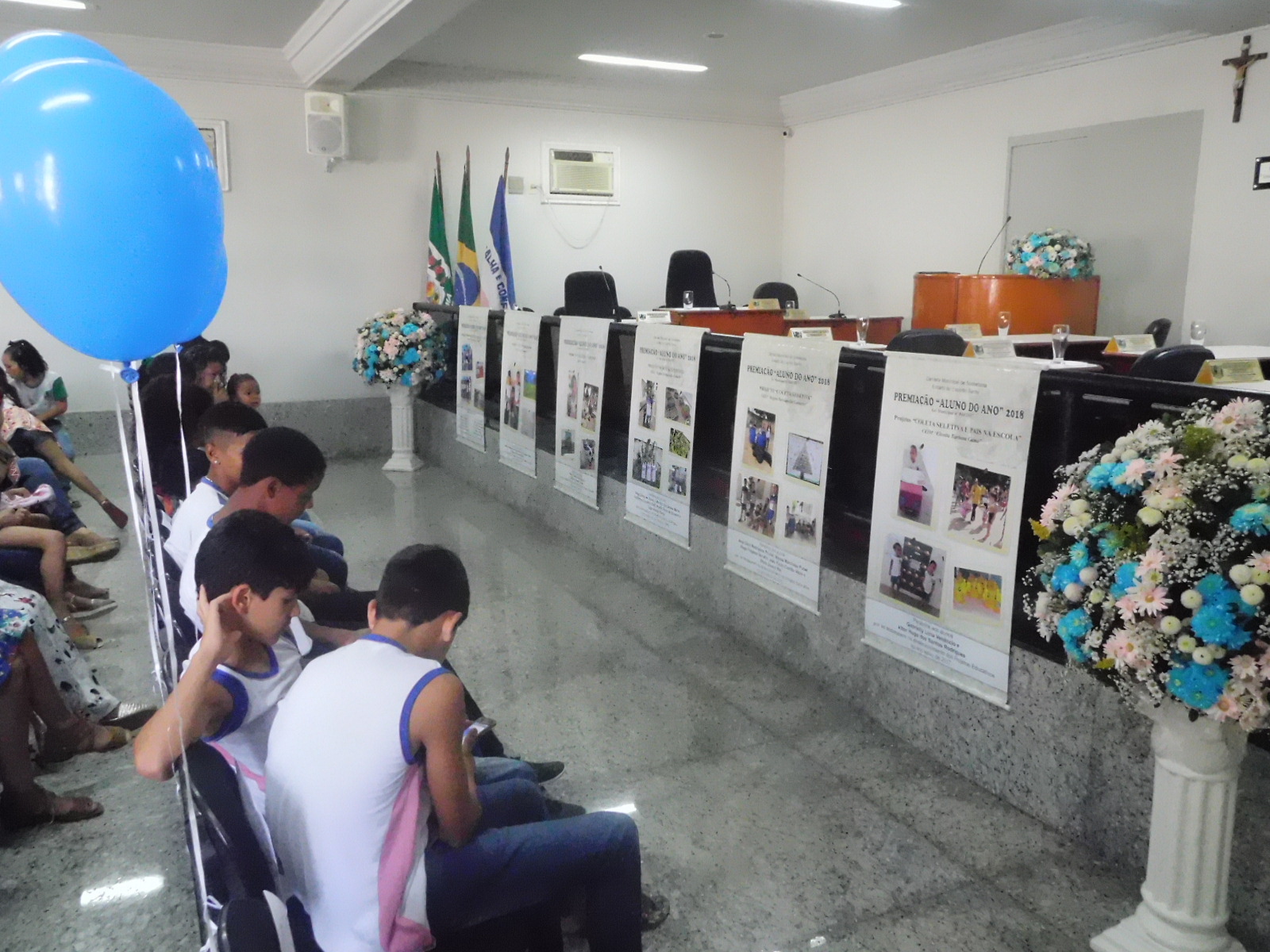 Câmara de Vereadores de Sooretama concede prêmio “Aluno do Ano” a estudantes que se destacaram em 2017