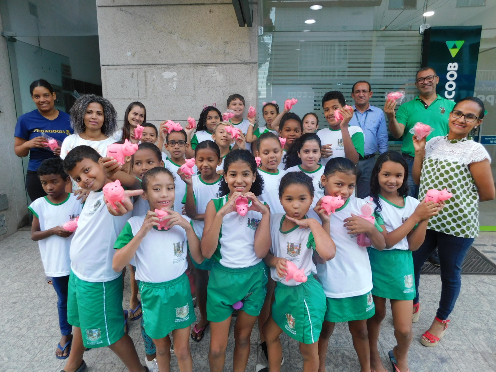 Professora da escola Pedro Balbino de Menezes desenvolve projeto de empreendedorismo com seus alunos