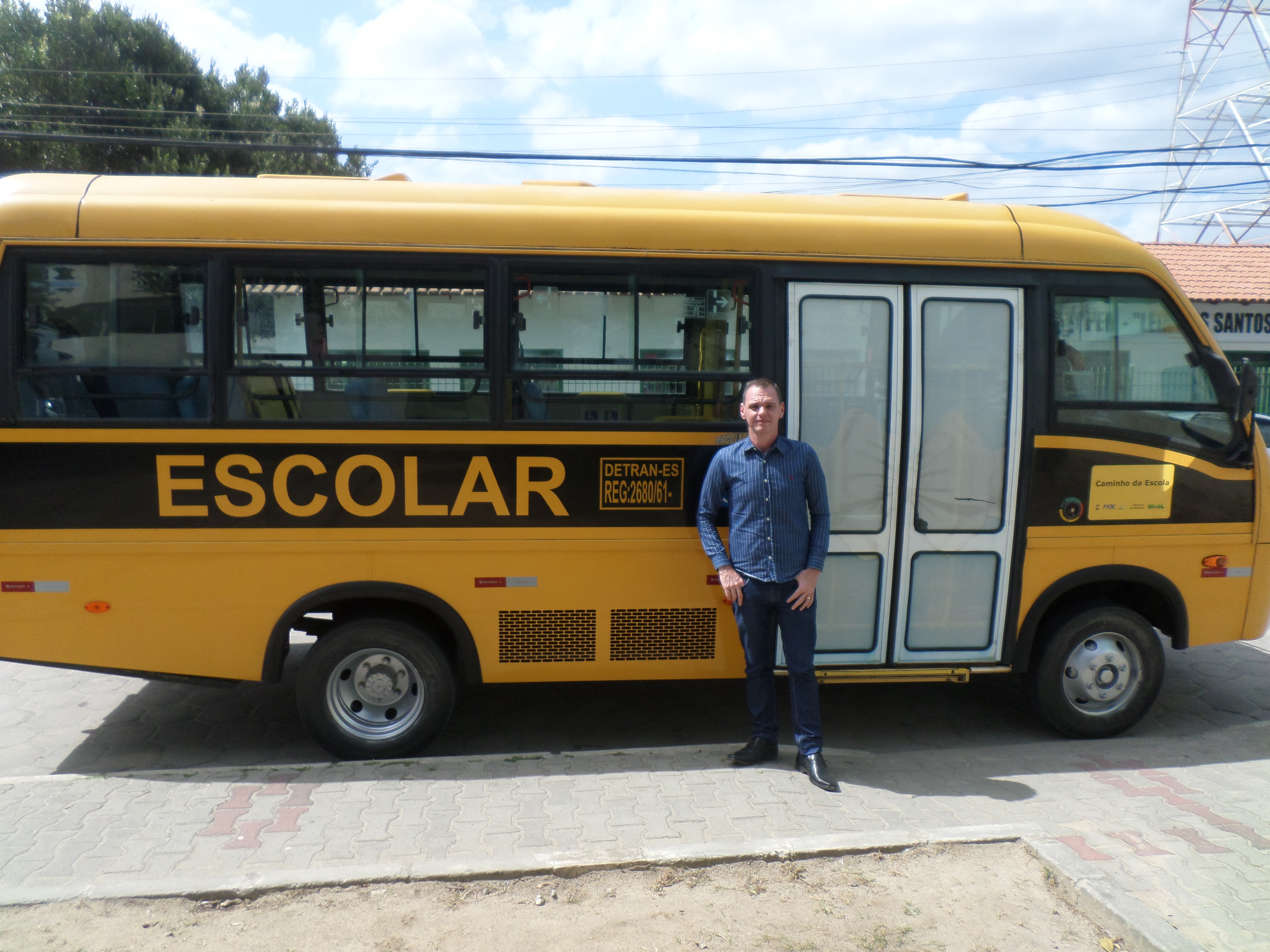 Prefeitura recupera ônibus escolar que havia sido depredado na gestão anterior