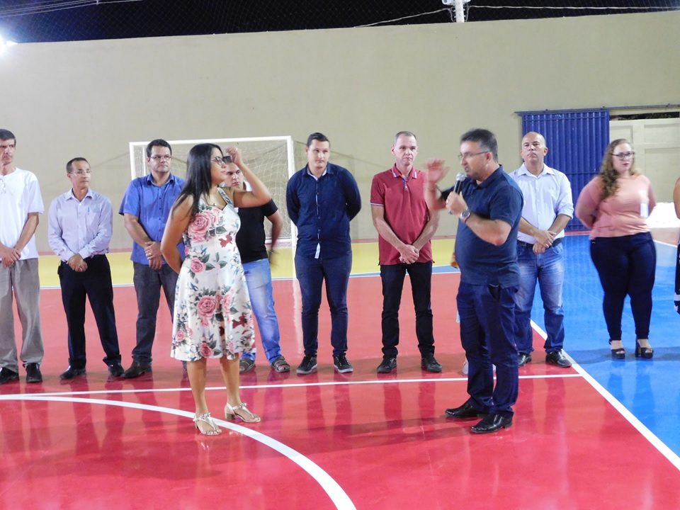 Reinauguração da quadra “José Carlos Guasti” reuniu autoridades, familiares do homenageado e comunidade dos bairros da região
