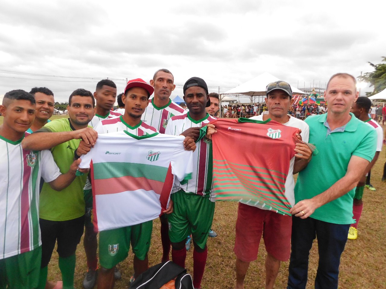 Prefeitura entrega material esportivo para equipes que disputarão o Campeonato Municipal de Futebol 2019