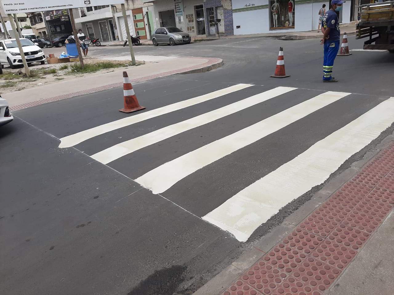 Prefeitura inicia os trabalhos de sinalização horizontal e instalação da ciclovia na Avenida Vista Alegre