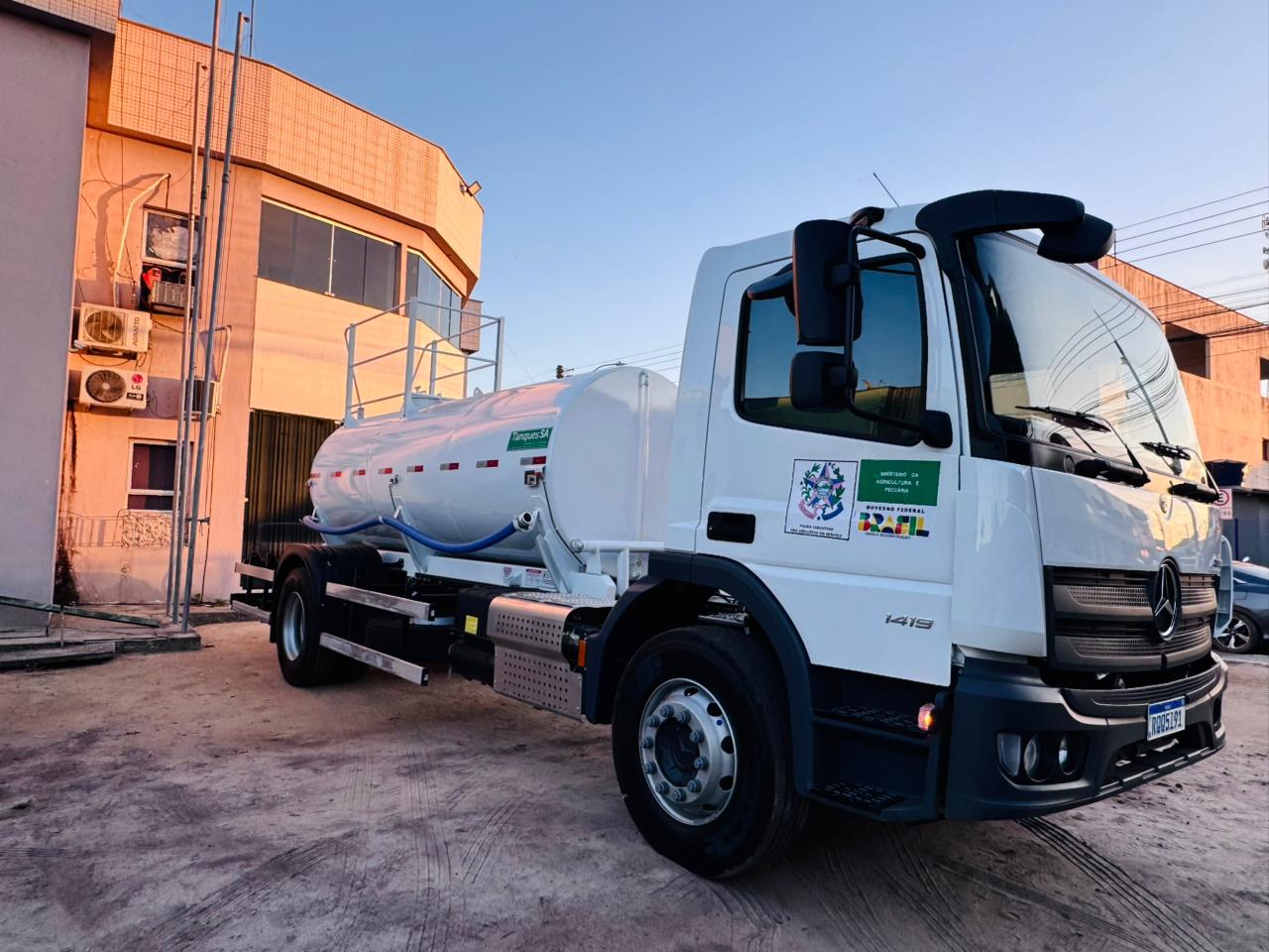 Imagem da notícia: Prefeitura recebe novo equipamento para reforçar serviços urbanos, agricultura e ações da Defesa Civil